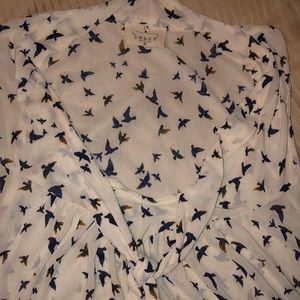 Flowy bird blouse with knot tie